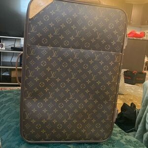 Authentic LV travelling suitcase used like new